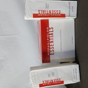 Rodan + Fields makeup remover wipes with gauze pads